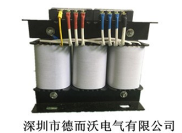 單相變壓器有哪些主要的應(yīng)用優(yōu)勢？